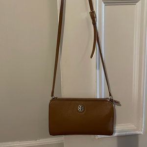 In AMAZING Condition - Tory Burch cross body bag
